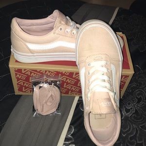 Women’s Size 7 “Old Skool” Vans